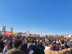 昼間の全肉祭会場の全景