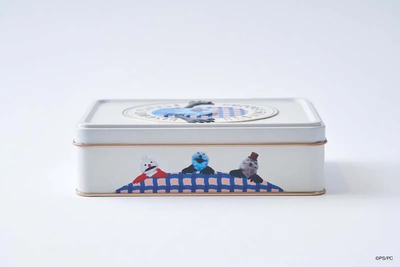 エンボス加工を施した特別仕様の缶