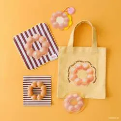 ミニタオルやミニトートバッグなどのコラボアイテム