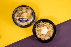 「チーズソースまみれの塩ダレ豚焼肉丼」