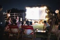 「昼から夜まで丸ごと楽しむ！生駒山麓の森マーケット「ほしともり」大阪・東大阪で開催」の写真