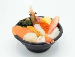 魚と肉と北海道 蔵「ボタン海老海鮮贅沢丼」