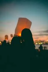 「仮装でランタンを夜空へ！「浜名湖ランタン」＆「浜松ハロウィンランタン」初開催」の写真