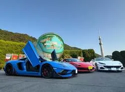 「車好き親子必見！東武ワールドスクウェアで世界の建築物とスーパーカーが共演」の写真