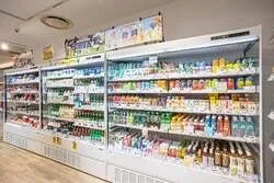 韓国食品がずらりと並ぶ店内