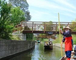 舟に乗って水郷ならではののどかな風景を楽しめます