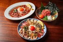 厳選ホルモンや正肉の刺しメニュー