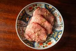 食べ応え十分な厚切り特上タン