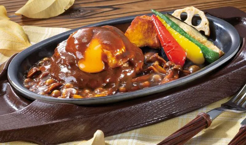 ガスト「焼き野菜と月見チーズINハンバーグ〜きのこデミソース〜」