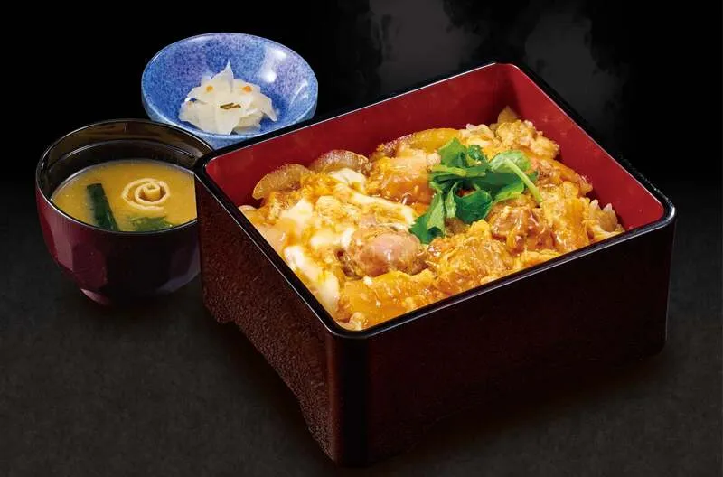 夢庵「名古屋コーチンの親子重（味噌汁・お新香付き）」