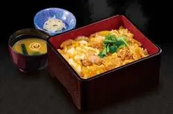 夢庵「名古屋コーチンの親子重（味噌汁・お新香付き）」