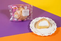 ファミリーマート「ザクほろシュー（お芋クリーム）」
