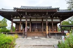 「コスモス寺」の愛称で親しまれる歴史ある「般若寺」