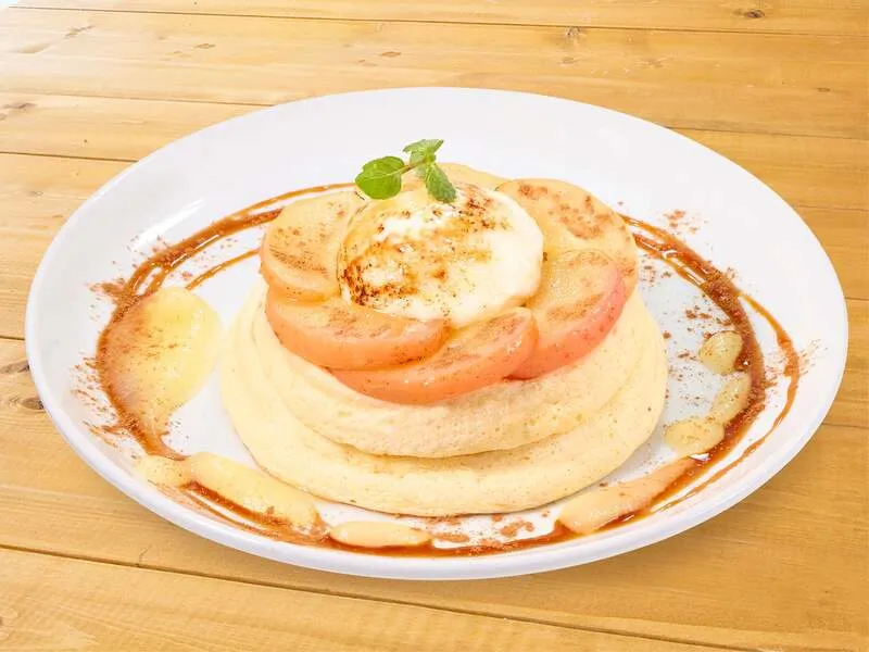 高倉町珈琲「焼きりんごのブリュレ リコッタパンケーキ」