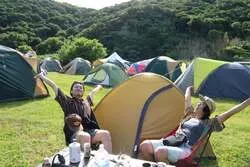 「巨大スクリーン野外映画×手ぶらキャンプ×無料温泉も！和歌山でアウトドアイベント」の写真