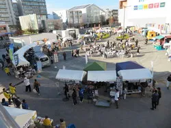県内19商工会の特産品とグルメが海老名に集結