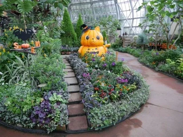 花の展示温室 ハロウィンガーデン