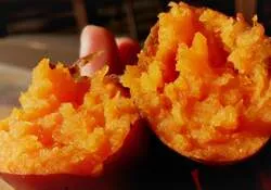 おいもやさんmoimoi 商品名：季節の限定焼き芋各種 700円〜1,000円ほか