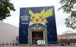 屋外にも大きな「ピカチュウ」が