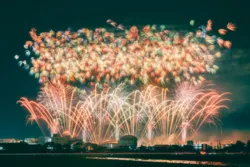 「【2026関東】10月の花火大会14選！秋空に咲く東京湾1.2万発やこうのすの四尺玉も」の写真