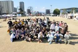 「焼き芋食べ比べ＆焚き火マシュマロも！全国16店舗が集結　静岡・富士市のおいもフェス」の写真