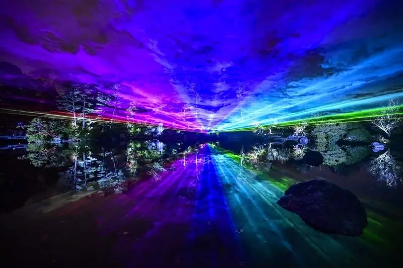 日本庭園のレーザーショー（2025年の様子）