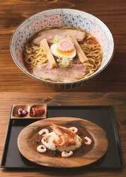 三國本家「かあさん醤油ラーメン」と「増毛甘海老カレー」
