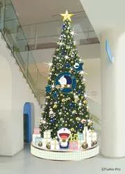2階「みんなのひろば」大型クリスマスツリー
