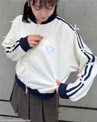 ハローキティのトラックジャケット