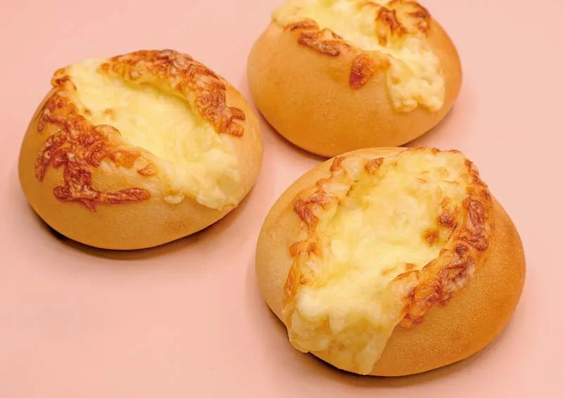 チーズがとろけるアリゴソースパン