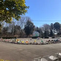 木々に囲まれたコースを周回できます