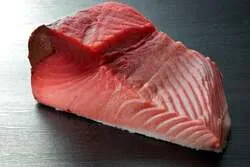 「「まぐろの日」は本まぐろ解体ショー！角上魚類の全23店舗で大トロも特別価格に」の写真