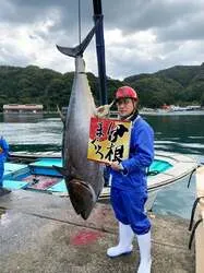 「「まぐろの日」は本まぐろ解体ショー！角上魚類の全23店舗で大トロも特別価格に」の写真