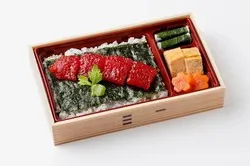 紅鮭塩すじこが主役の「青森すじこめし」