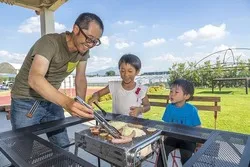筑波山を望む広大な芝生広場でバーベキュー！