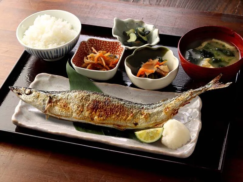 大かまど飯 寅福「秋刀魚の塩焼き定食」