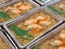 「はらこめし約2,000食を無料でふるまい！　ゆりあげ港朝市50周年で全国の特産市も」の写真