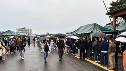 雨天でも多くの人が訪れた昨年の様子
