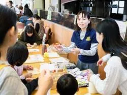 「広島・岡山の48社が工場を公開！　熊野筆づくりや麦わら帽子づくりも体験」の写真