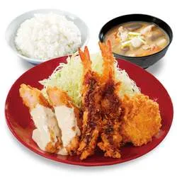 海老トリプル定食 通常店舗：1,089円/券売機店舗：1,090円