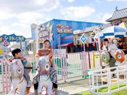 「ノームのなかまたち30周年！新作ショーや限定スイーツが大阪・ひらかたパークに登場」の写真
