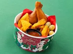 「東京ディズニーリゾートのクリスマスグッズとメニュー紹介　ミッキーのおそろコーデも」の写真