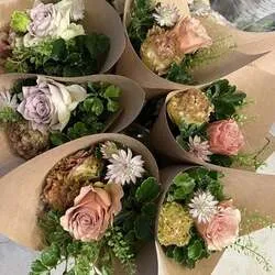 「入場無料の紅葉マルシェで焚火＆焼き芋♪　愛犬とお買い物もできる千葉・リソルの森」の写真