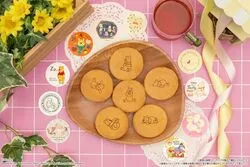 「セブン‐イレブンに「プーさんまんまる焼き」が再登場　原作100周年でシールも一新
」の写真