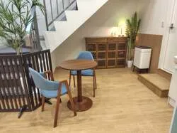 「保護犬・保護猫とふれあえるカフェが移転オープン！未就学児は無料　東京・新宿四ツ谷」の写真