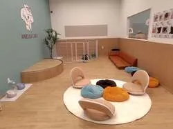 「保護犬・保護猫とふれあえるカフェが移転オープン！未就学児は無料　東京・新宿四ツ谷」の写真