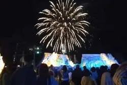 週末は花火も打ち上がる