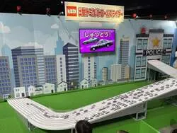 「100台のパトカートミカが一斉に走る！新春の「トミカ博」　福岡・みずほPayPayドーム」の写真