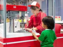 「100台のパトカートミカが一斉に走る！新春の「トミカ博」　福岡・みずほPayPayドーム」の写真