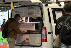 「キャンピングカー400台以上が集結！中学生以下無料で車内見学も 千葉・幕張メッセ」の写真